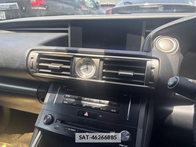 Lexus IS 2013-07 7813439-9