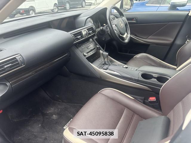 Lexus IS 2017-09 7813497-2