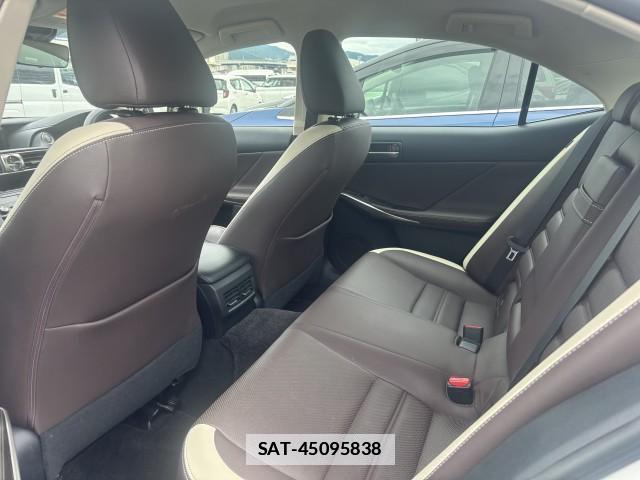 Lexus IS 2017-09 7813497-3