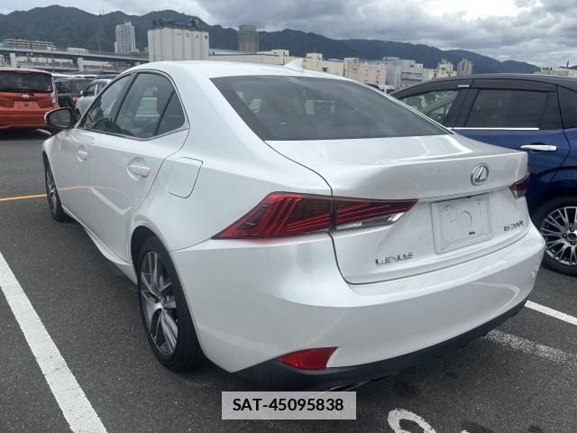 Lexus IS 2017-09 7813497-6