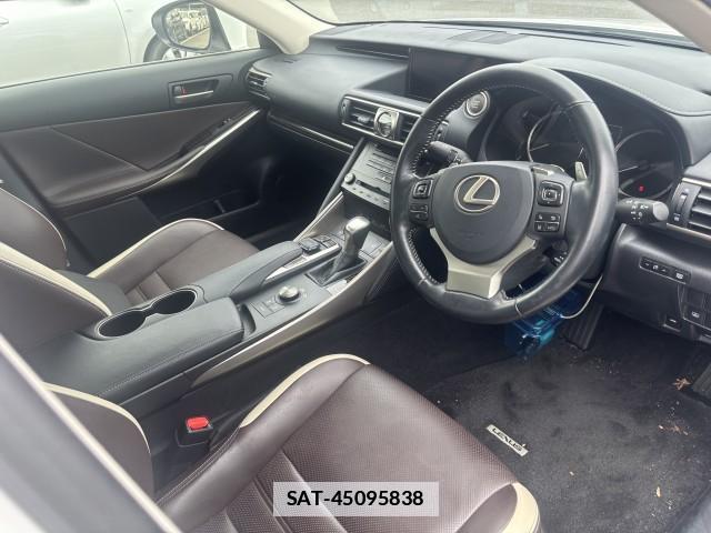 Lexus IS 2017-09 7813497-7