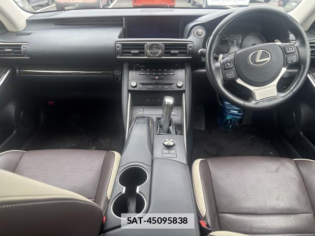 Lexus IS 2017-09 7813497-8