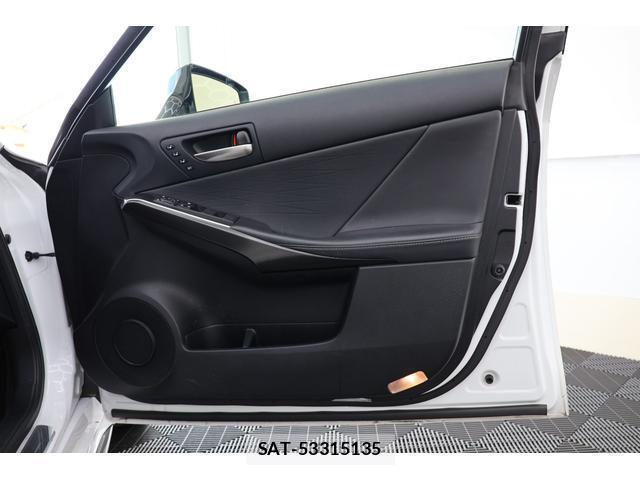Lexus IS 2021-03 7813692-12