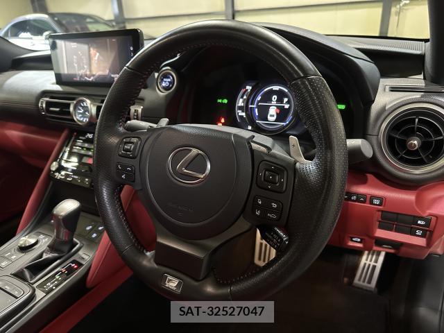 Lexus IS 2021-02 7814124-8