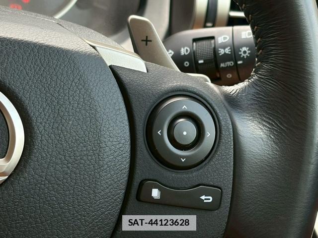 Lexus IS 2015-03 7814830-16
