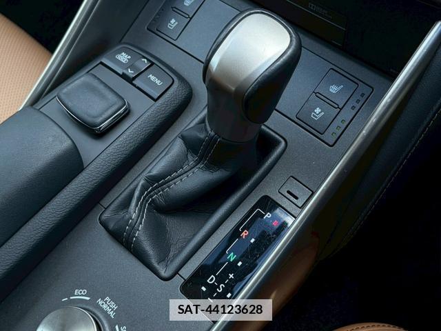 Lexus IS 2015-03 7814830-17