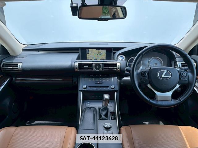 Lexus IS 2015-03 7814830-2