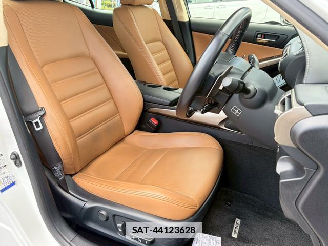 Lexus IS 2015-03 7814830-5