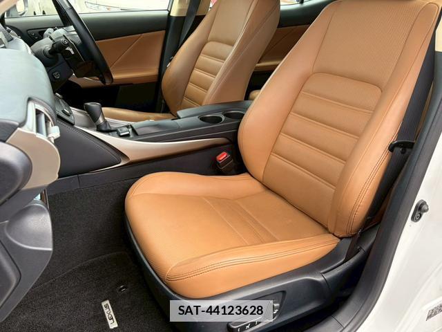 Lexus IS 2015-03 7814830-9
