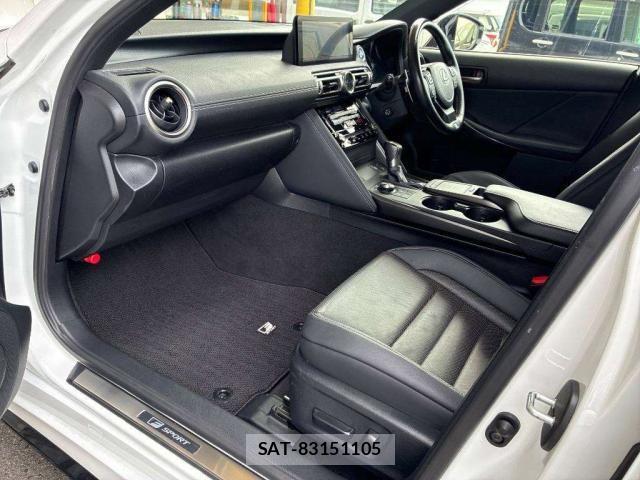 Lexus IS 2020-11 7815007-7
