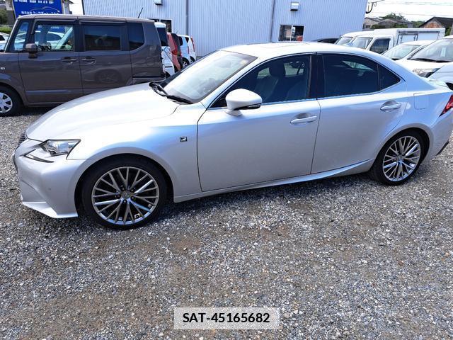 Lexus IS 2015-08 7816360-11