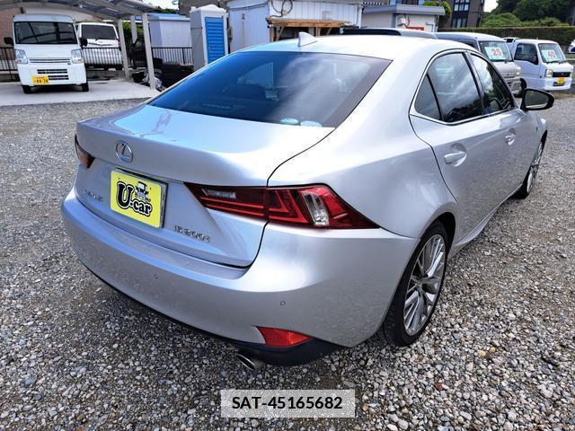 Lexus IS 2015-08 7816360-14