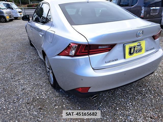 Lexus IS 2015-08 7816360-16