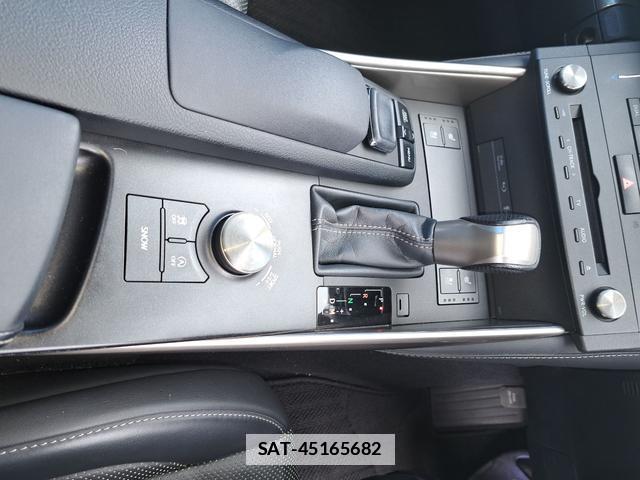 Lexus IS 2015-08 7816360-7