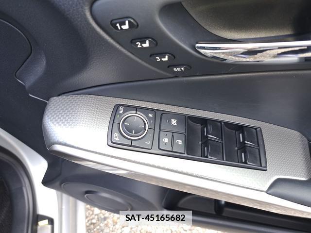 Lexus IS 2015-08 7816360-9