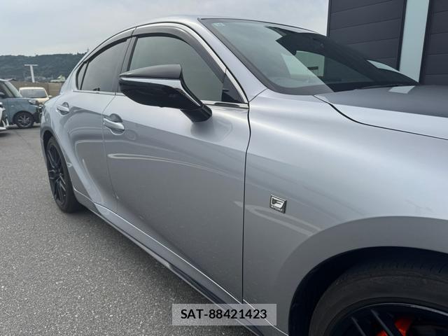 Lexus IS 2021-10 7816800-11