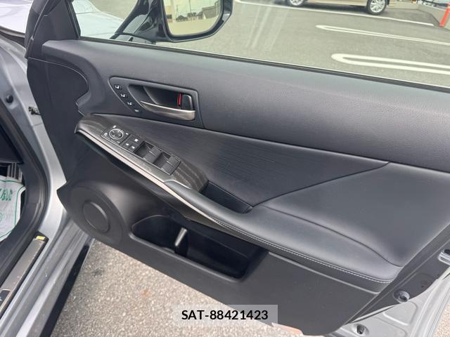 Lexus IS 2021-10 7816800-19