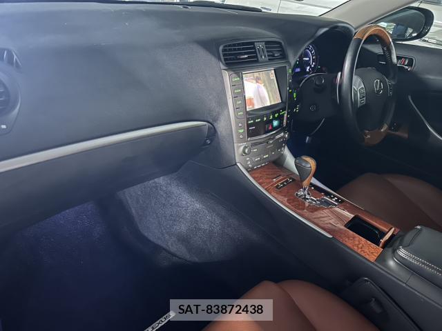 Lexus IS 2010-10 7817351-11