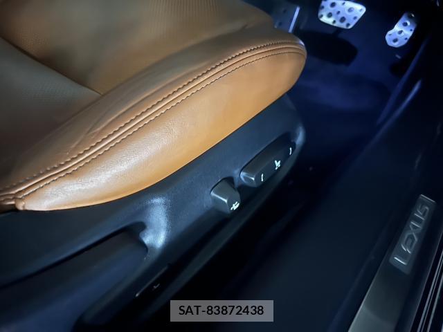 Lexus IS 2010-10 7817351-12