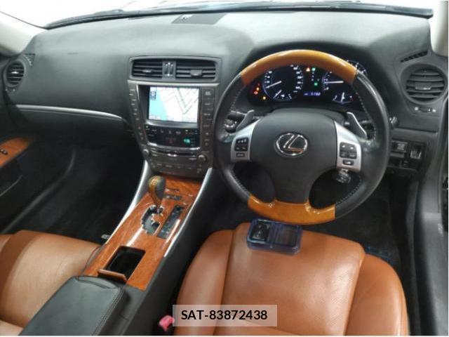 Lexus IS 2010-10 7817351-2