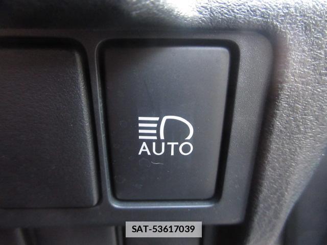 Lexus IS 2017-11 7820506-12