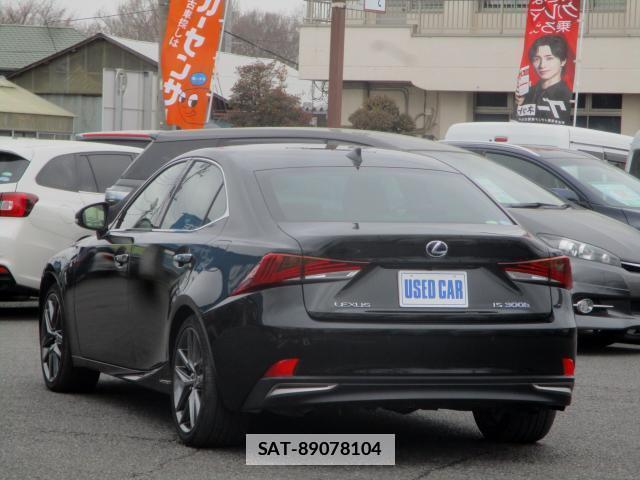 Lexus IS 2017-09 7820667-16