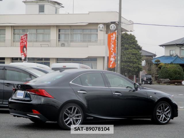 Lexus IS 2017-09 7820667-18