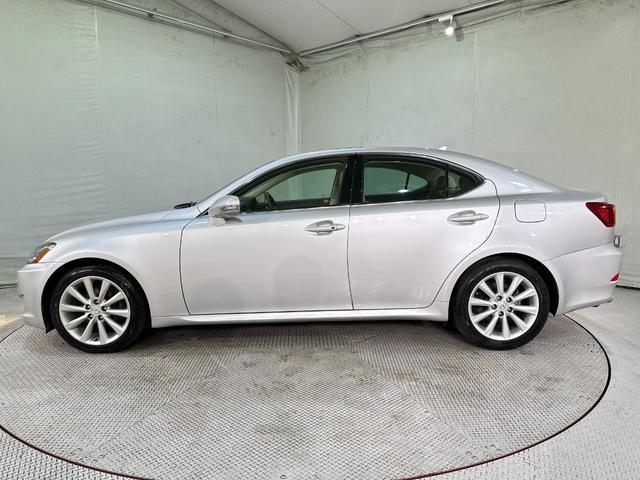 Lexus IS 2009-06 7823319-18
