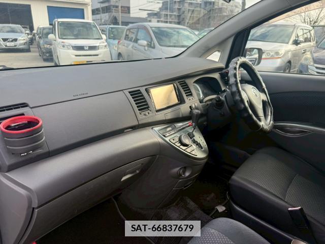 Toyota ISIS 2010-03 7811560-10