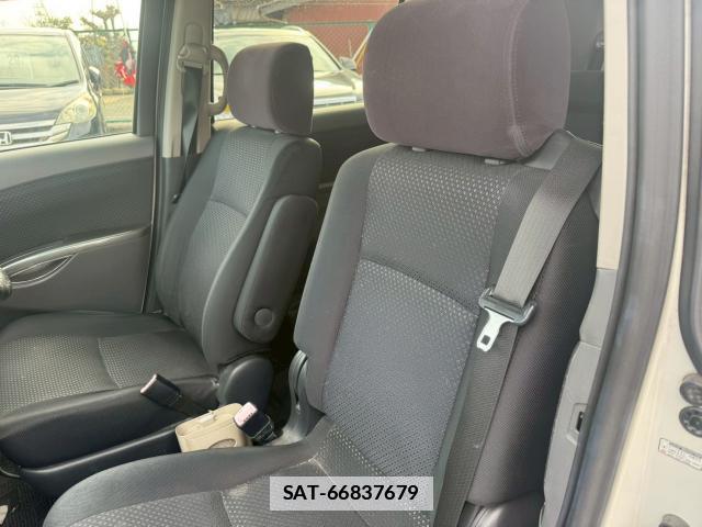 Toyota ISIS 2010-03 7811560-12