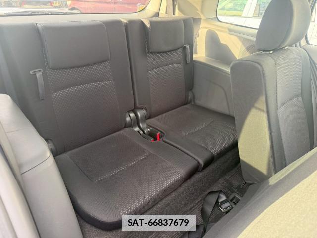 Toyota ISIS 2010-03 7811560-15