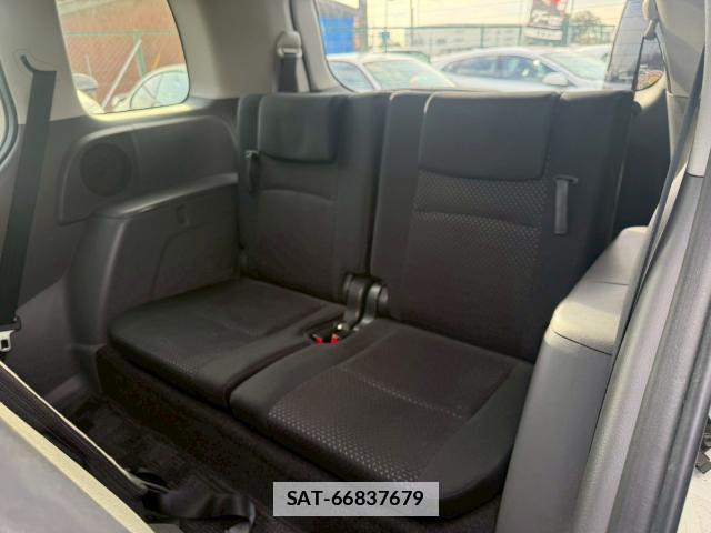 Toyota ISIS 2010-03 7811560-16
