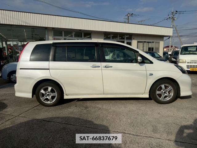 Toyota ISIS 2010-03 7811560-3
