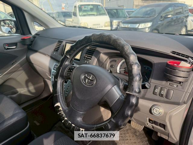 Toyota ISIS 2010-03 7811560-9