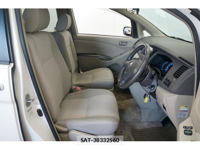 Toyota ISIS 2009-02 7813576-13