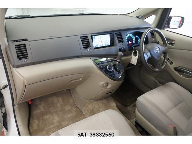 Toyota ISIS 2009-02 7813576-15