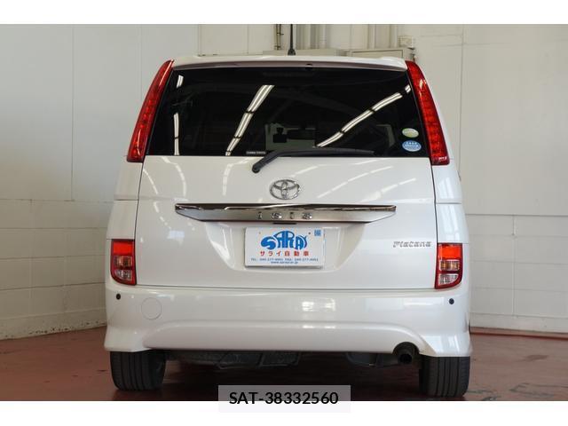 Toyota ISIS 2009-02 7813576-17