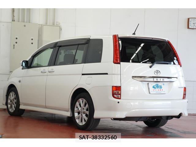 Toyota ISIS 2009-02 7813576-19