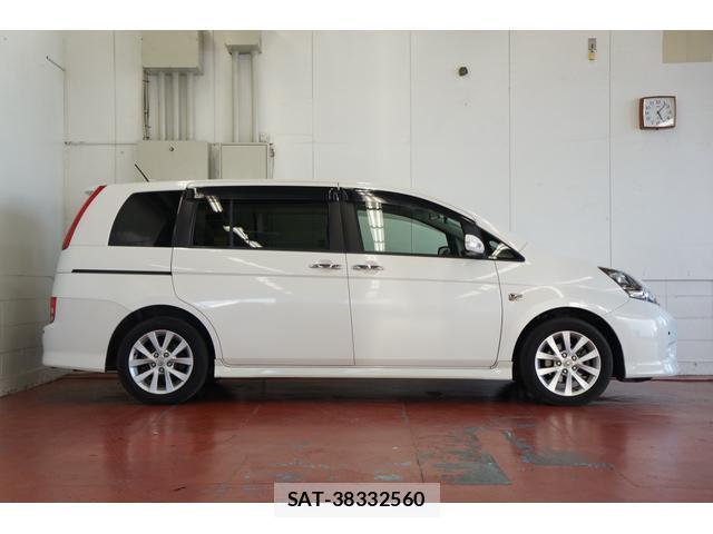 Toyota ISIS 2009-02 7813576-3