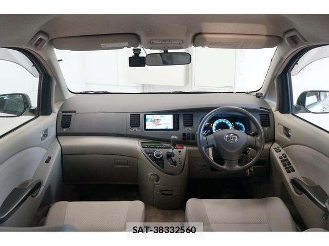 Toyota ISIS 2009-02 7813576-5