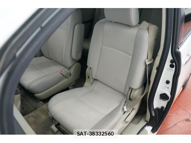 Toyota ISIS 2009-02 7813576-7