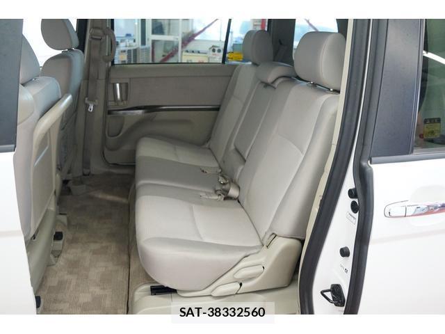 Toyota ISIS 2009-02 7813576-8