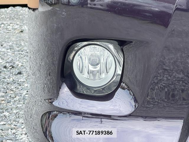 Toyota ISIS 2013-05 7813824-10