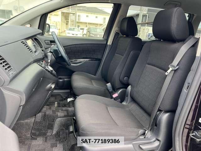 Toyota ISIS 2013-05 7813824-14