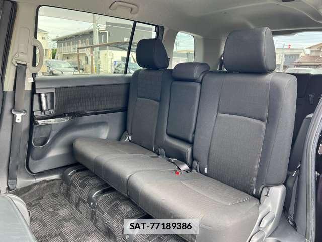 Toyota ISIS 2013-05 7813824-15