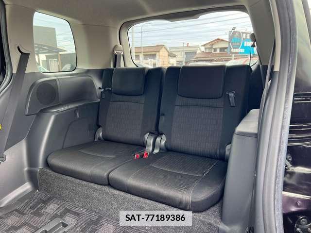 Toyota ISIS 2013-05 7813824-16