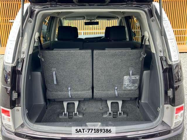 Toyota ISIS 2013-05 7813824-17