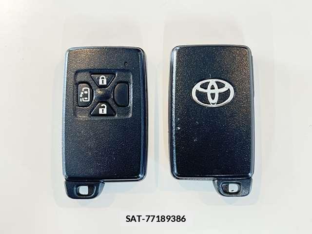 Toyota ISIS 2013-05 7813824-19