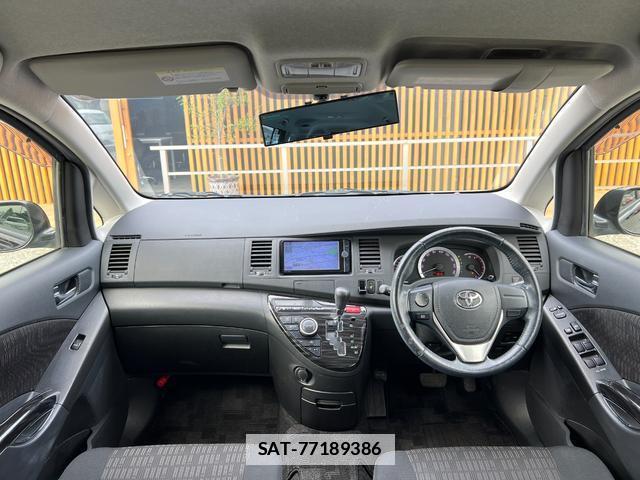 Toyota ISIS 2013-05 7813824-2
