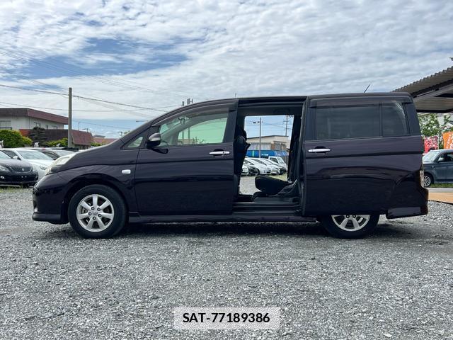 Toyota ISIS 2013-05 7813824-3